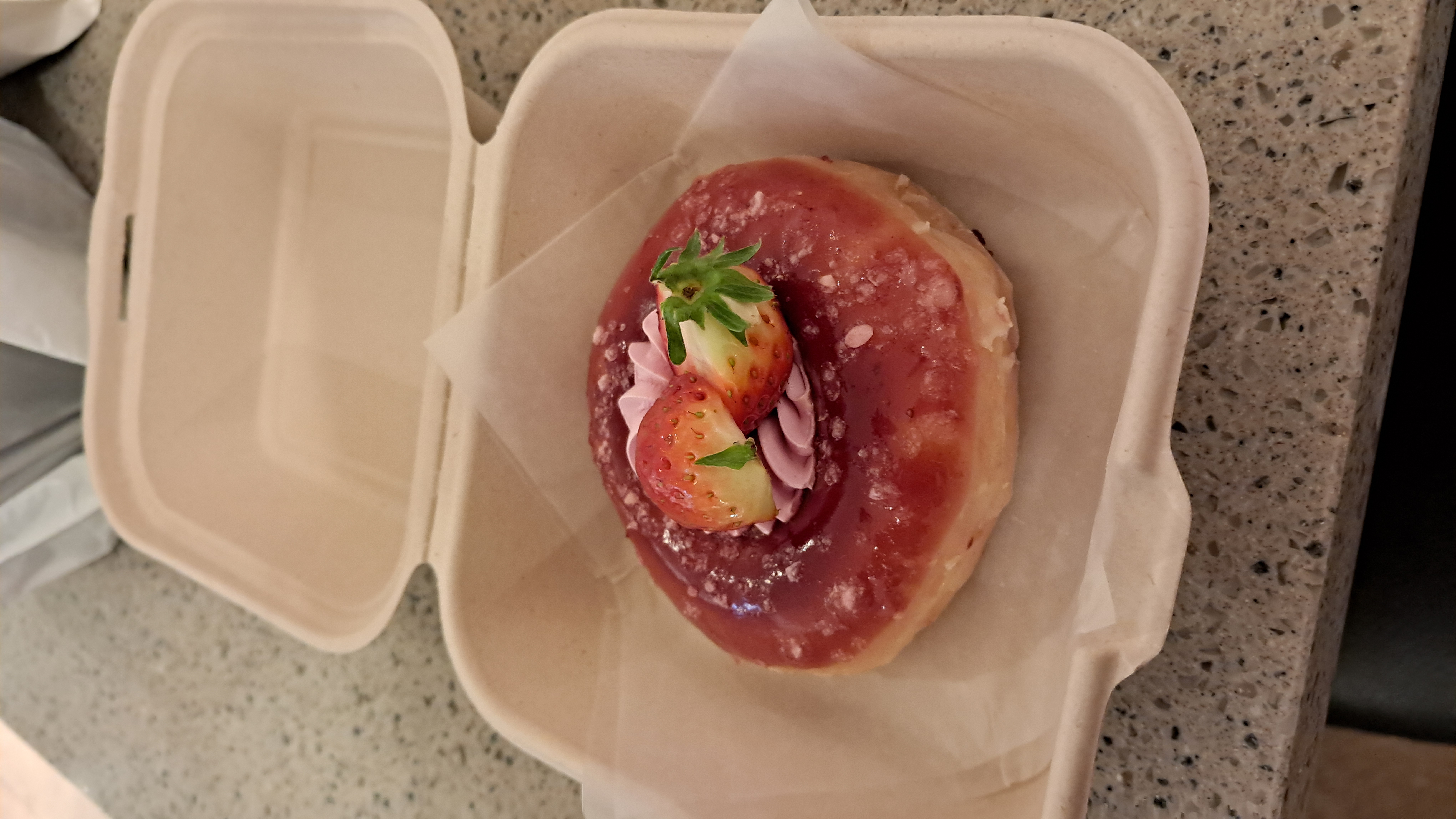 정쌤이벤트에 당첨되서 도나쓰 받아왔어여