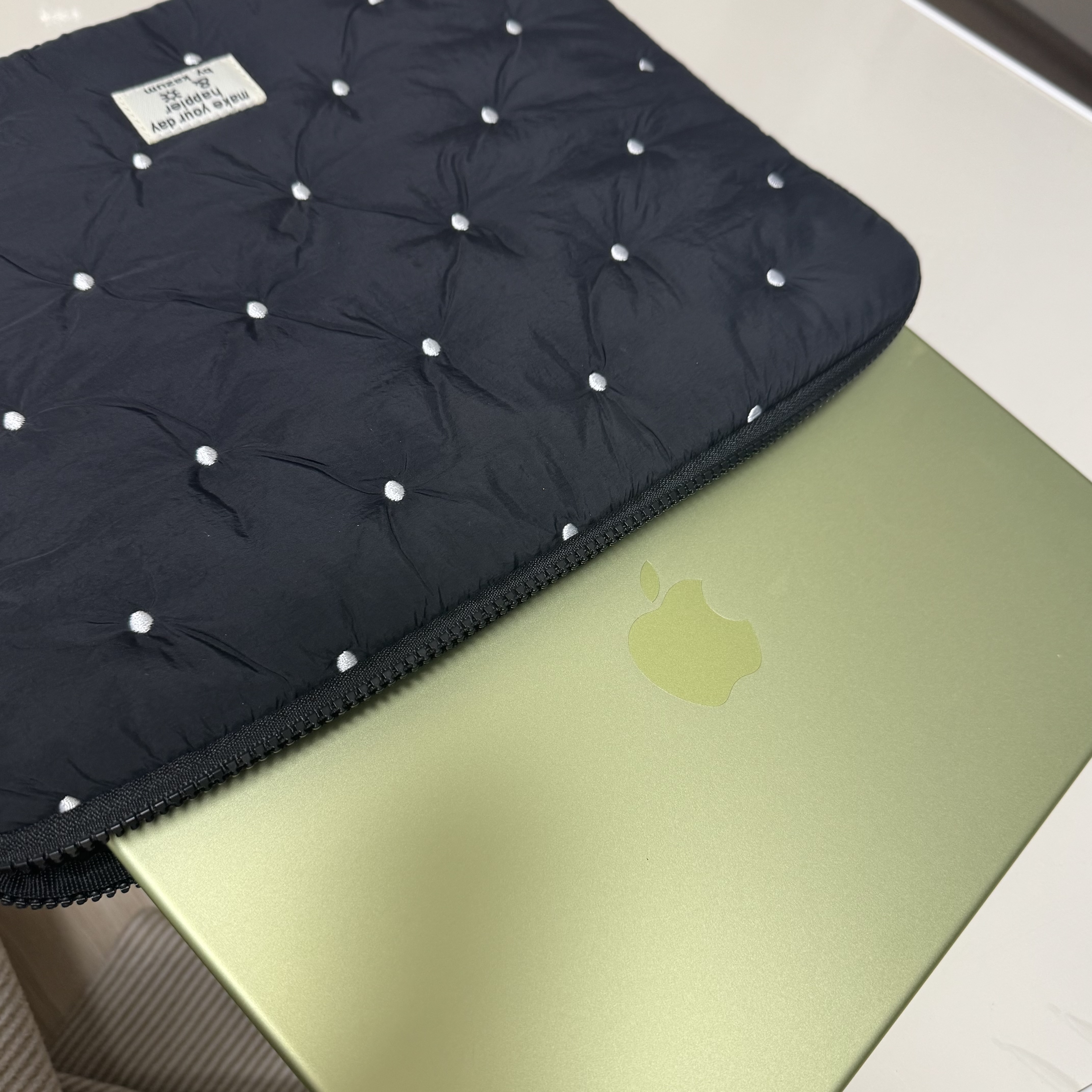 네,결국 검은색으로 샀긔